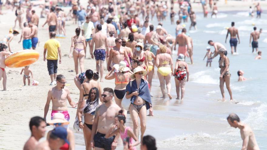 Agosto llega con las playas al completo en Alicante