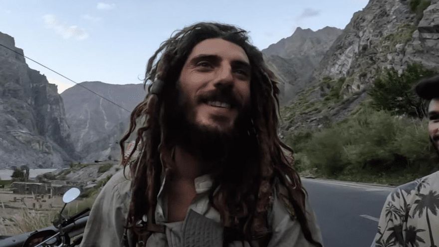 La travesía del hijo de Sito Pons: tres años caminando descalzo por todo el mundo