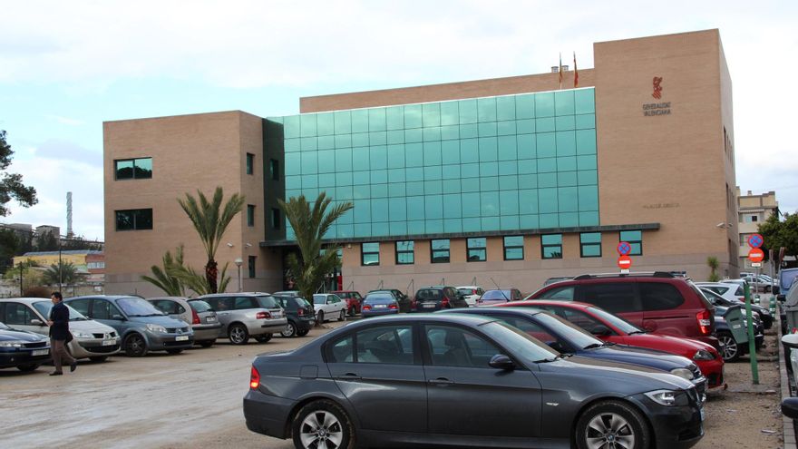 Condenan a un funcionario del Registro Civil de San Vicente por pedir dinero a una inmigrante