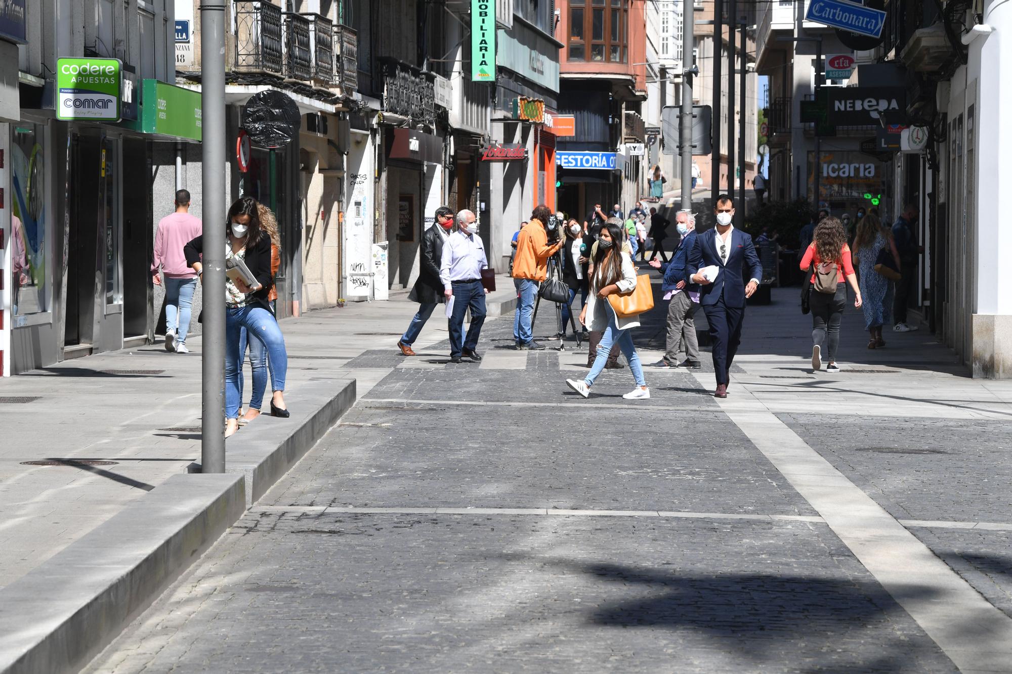 Rúa Nova ya es peatonal y cambia el tráfico en los Cantones