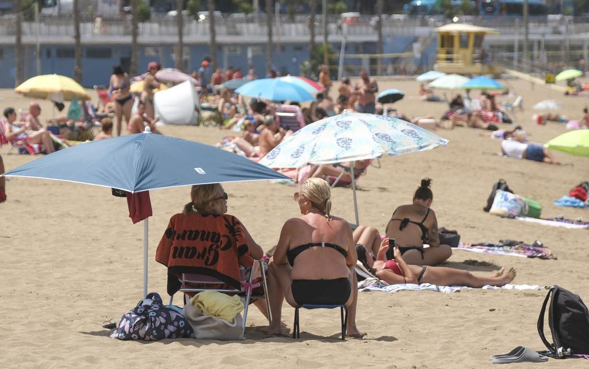 Calor en la playa de Alcaravaneras (07/07/26)