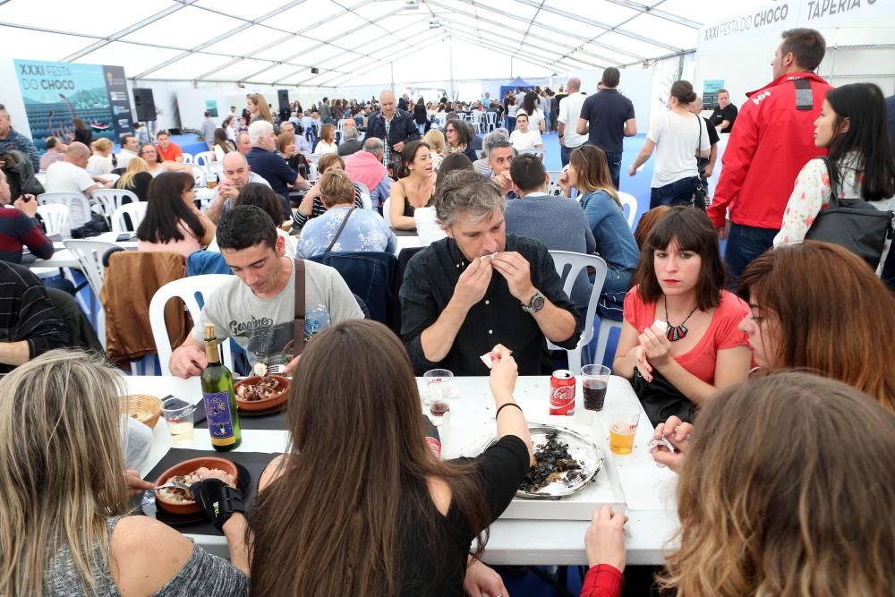 La cita gastronómica por excelencia de Redondela supera los 9.000 kilos de cefalópodo vendidos y rompe la barrera de las 30.000 personas bajo la carpa