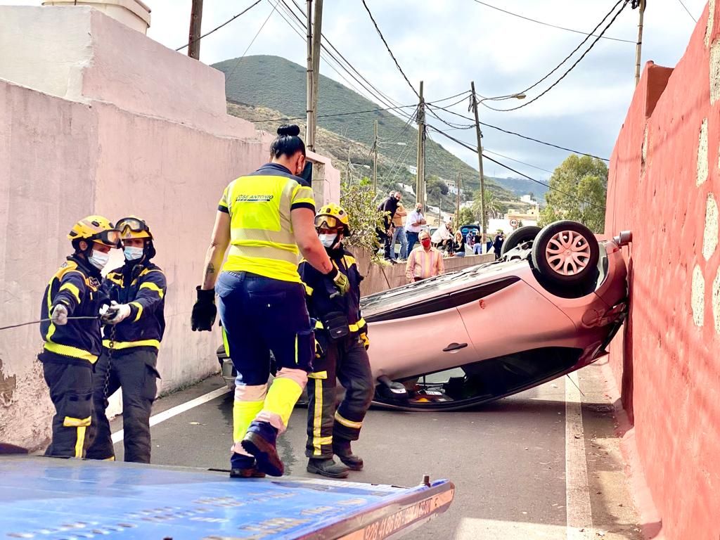 Vuelco de un automóvil en Telde