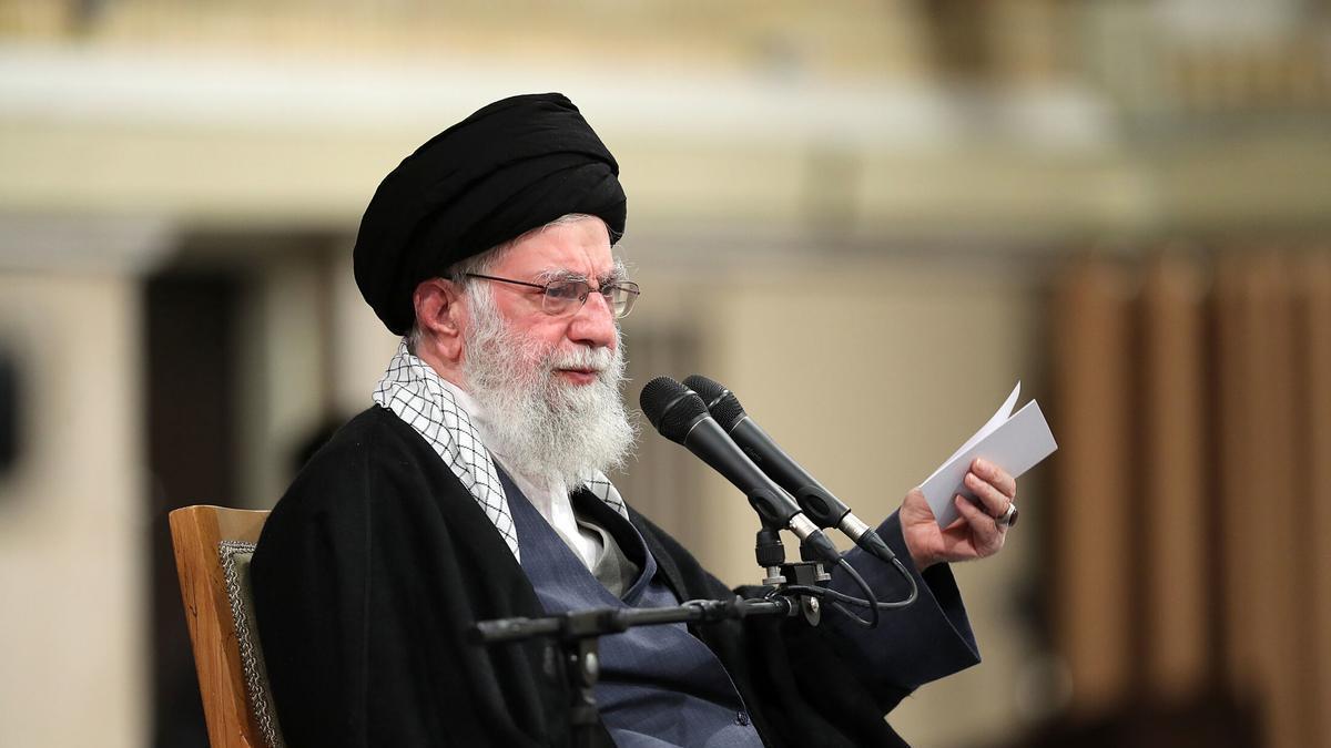 Jameneí advierte a EEUU de que cualquier conflicto derivará en una guerra regional