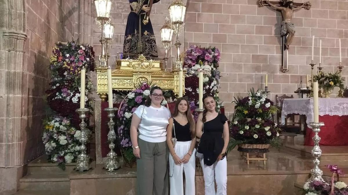 Tres de las cuatro jóvenes (falta Marta Doménech) que serán mayoralesas del Nazareno.