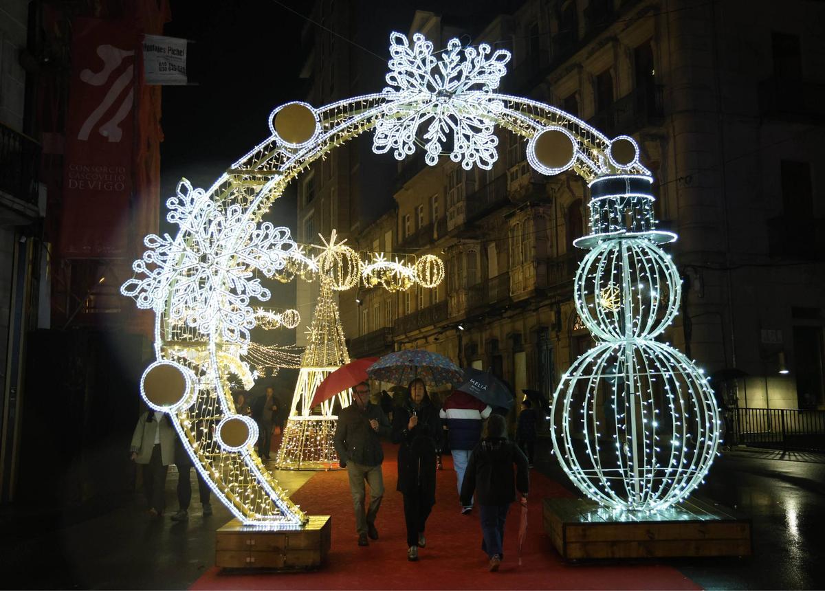 Vigo enciende la Navidad más grande de su historia ante miles de personas