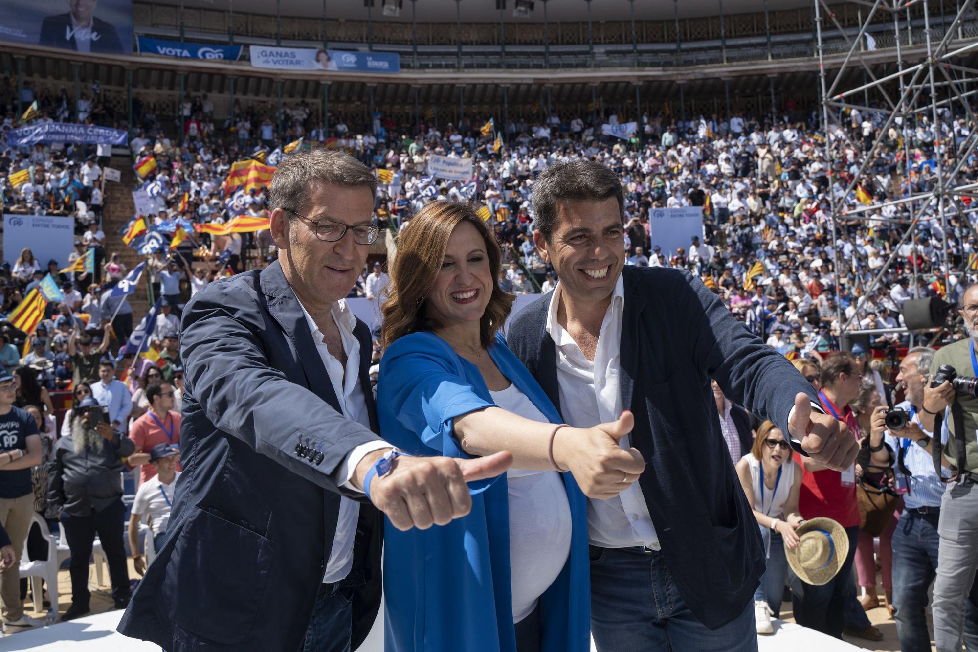 La plaza de toros de Valencia se ha llenado con 12.000 personas para asistir al acto central de campaña del PP