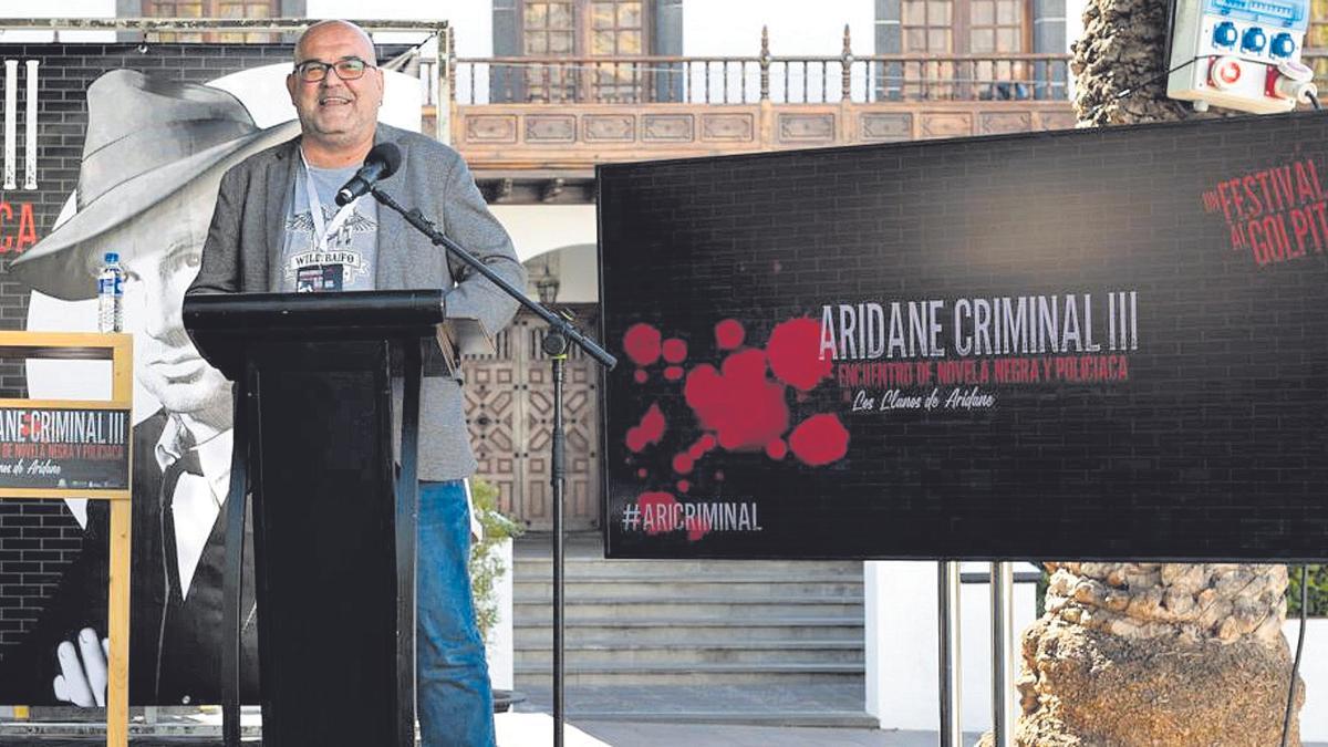 Alexis Ravelo en la clausura del Festival Aridane Criminal, en Los Llanos de Aridane.