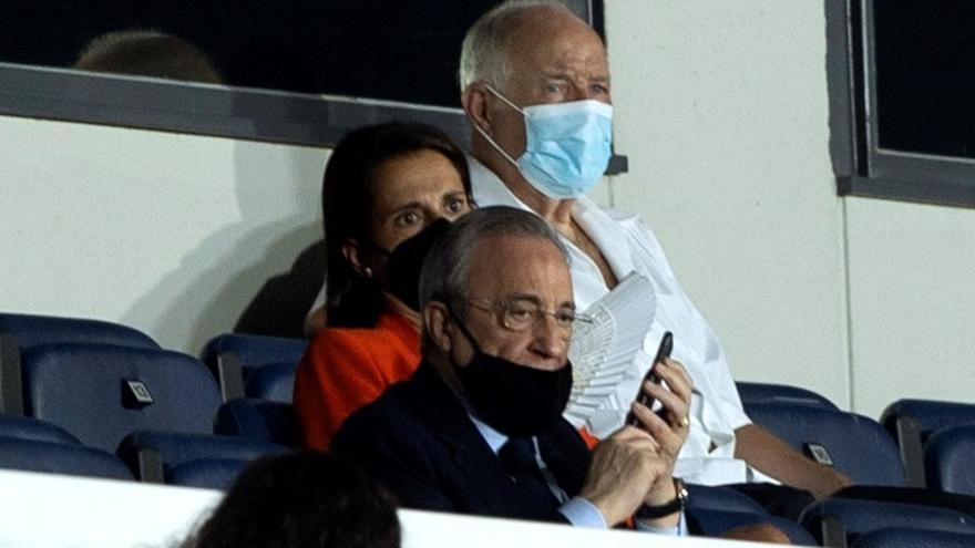 Florentino Pérez, en el palco en un partido del Real Madrid.