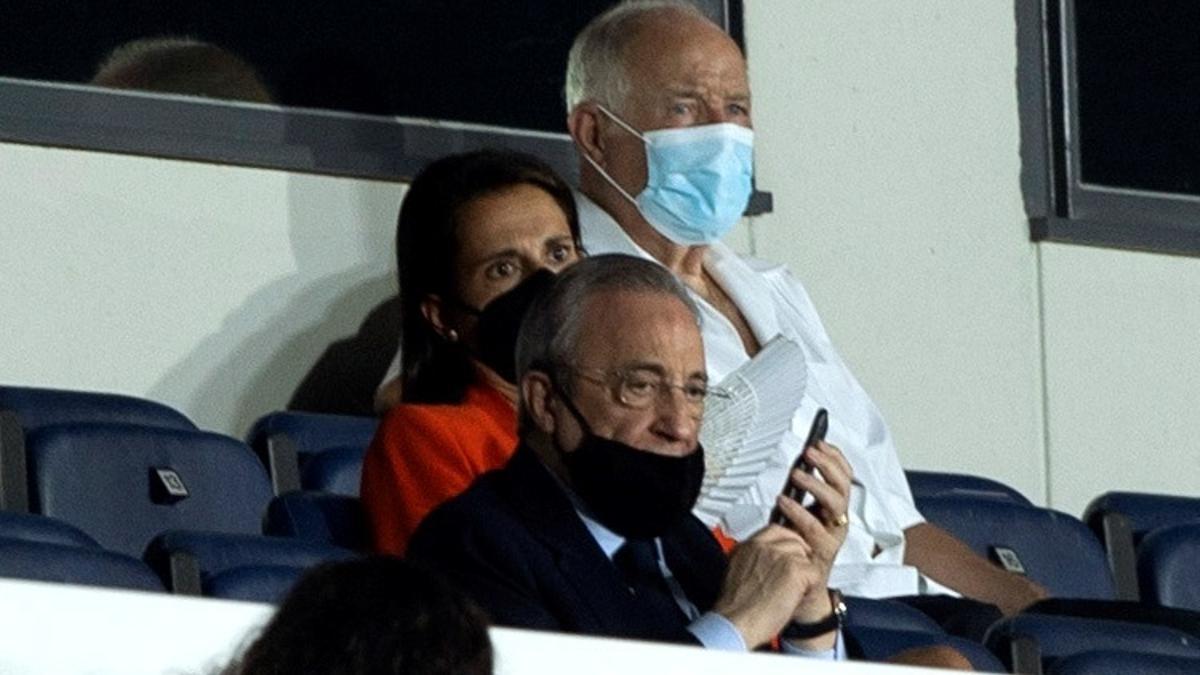 Florentino Pérez, en el palco en un partido del Real Madrid.