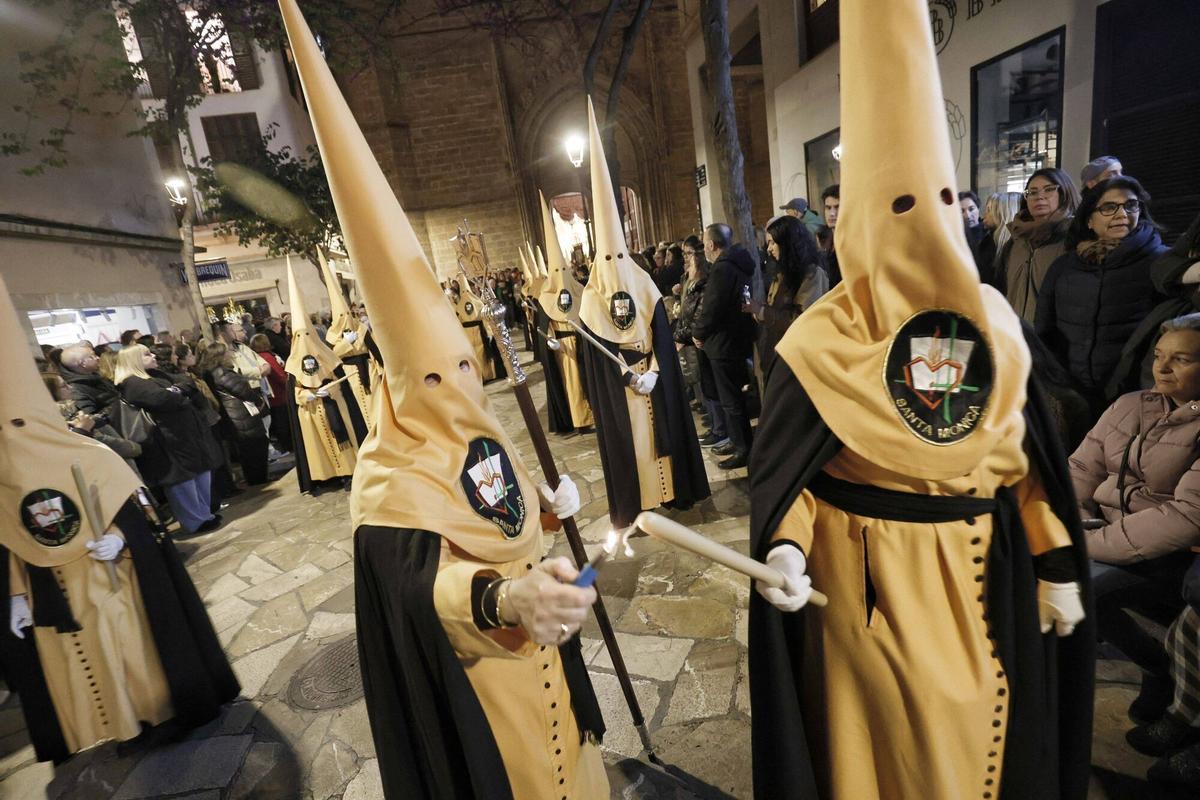 La procesión de la Virgen Dolorosa en imágenes