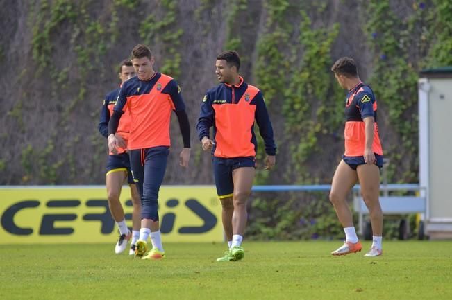 Entrenamiento de la UD Las Palmas en la mañana ...