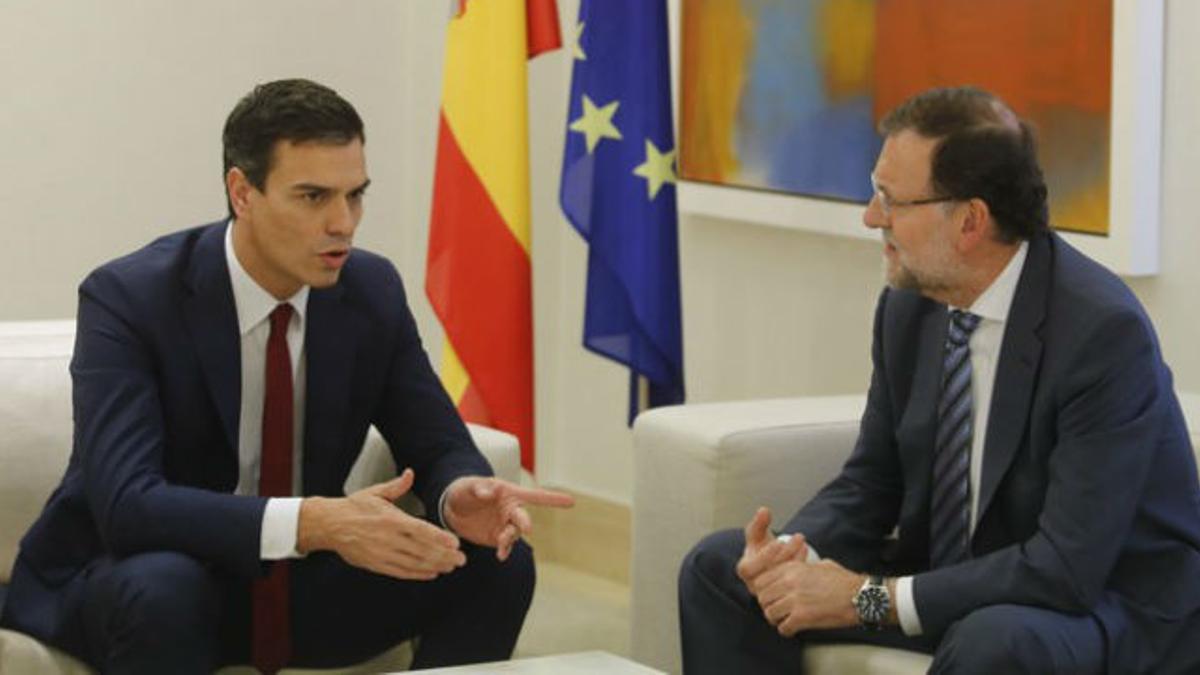 El presidente Mariano Rajoy se reúne en el jefe de la oposición, Pedro Sánchez, en la Moncloa