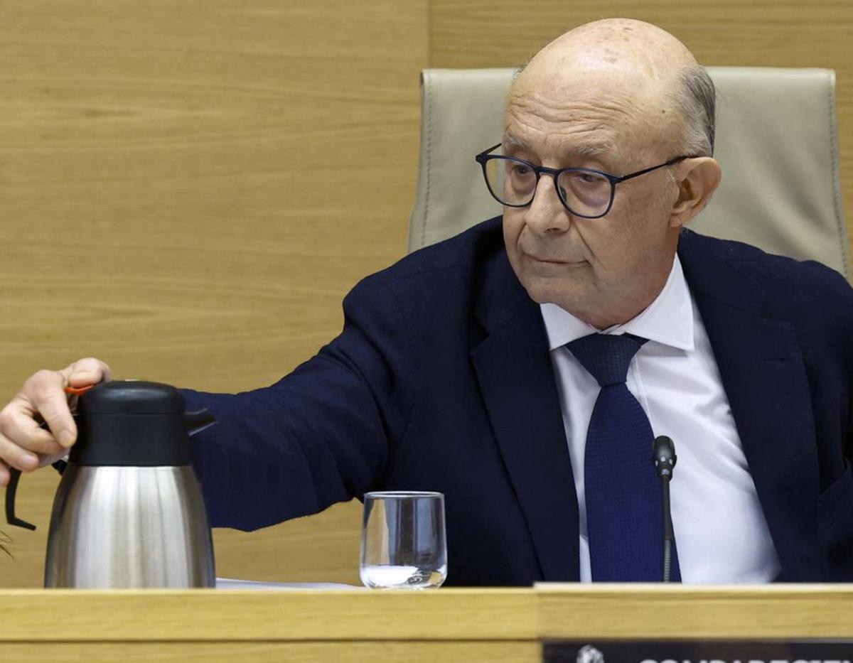 El jutge accepta investigar  els béns de Montoro i la seva dona