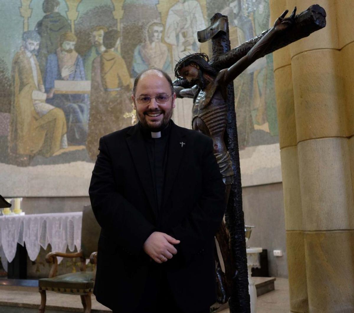 Enrique Álvarez Moro en la iglesia de Turón.