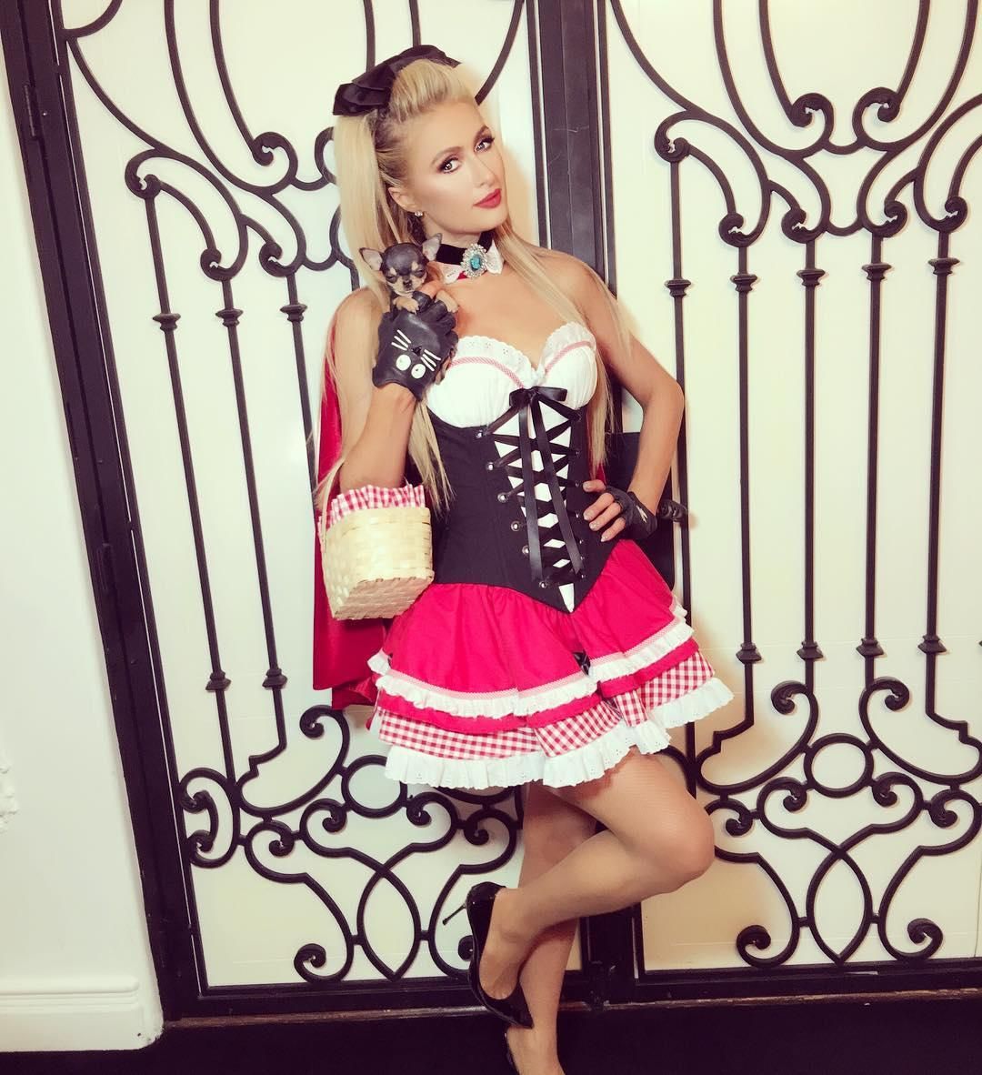Paris Hilton con disfraz de Caperucita roja