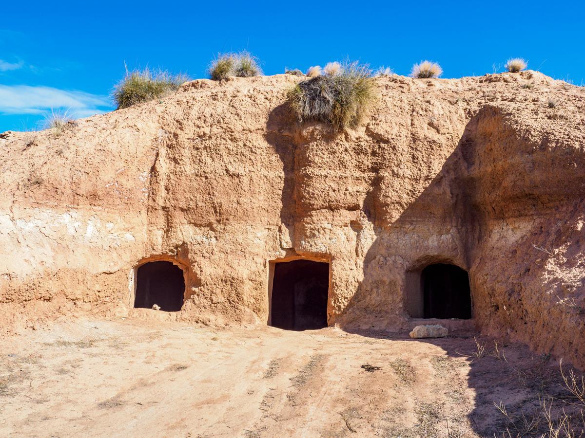 Cuevas en "Coloraos" del desierto de Gorafe, España