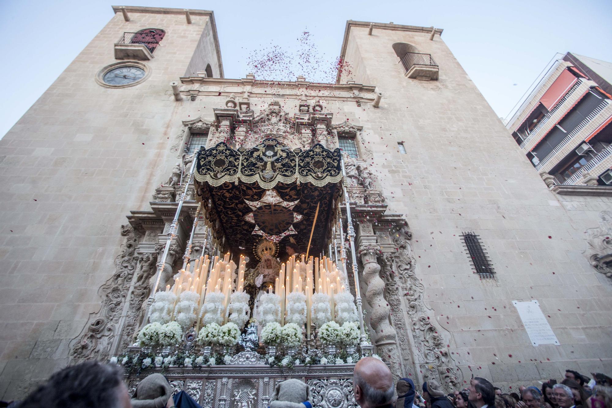 Pétalos para Nuestra Señora de los Dolores