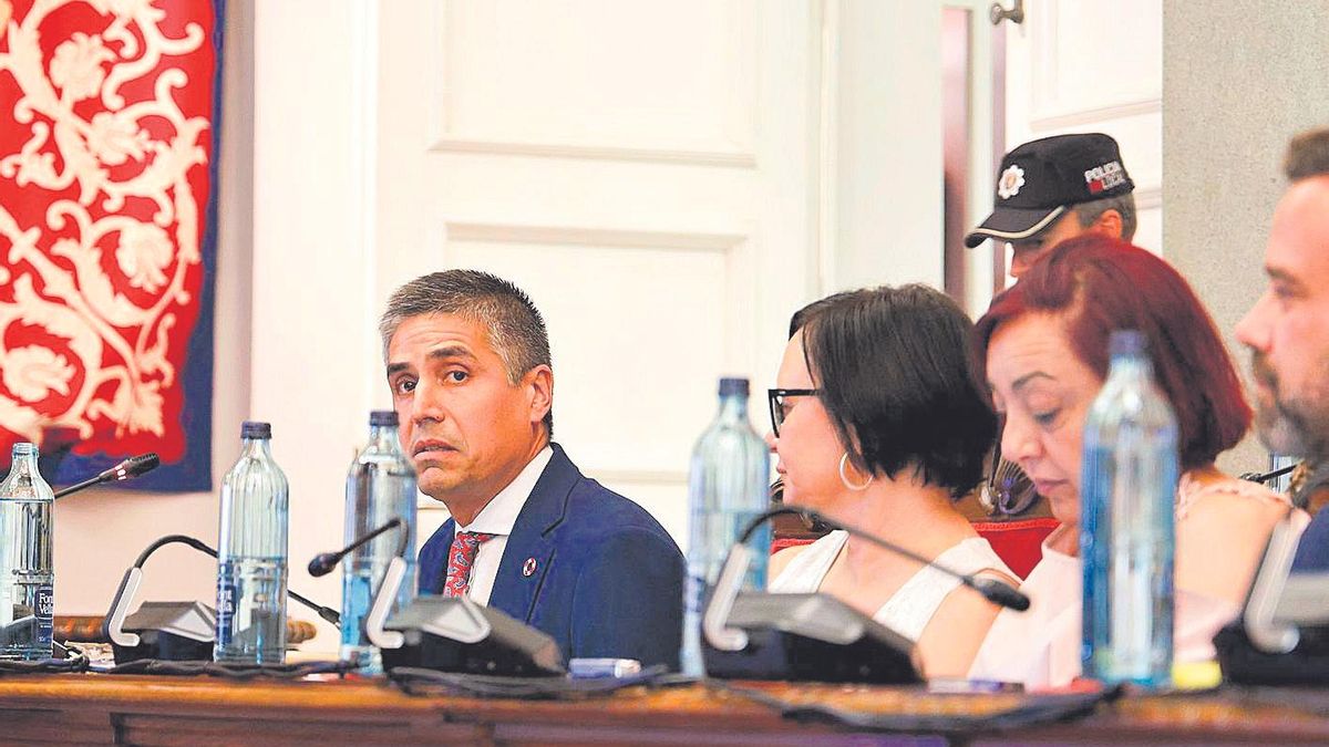El portavoz de MC, Jesús Giménez Gallo, durante el Pleno extraordinario celebrado este jueves.