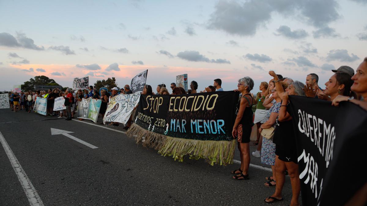 Manifestación contra los vertidos ilegales al Mar Menor