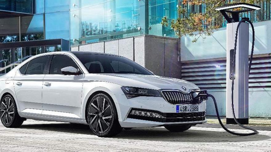 En un Wall Box, la càrrega de la bateria del nou Skoda Superb iV podria completar-se en tan sols tres hores i mitja.