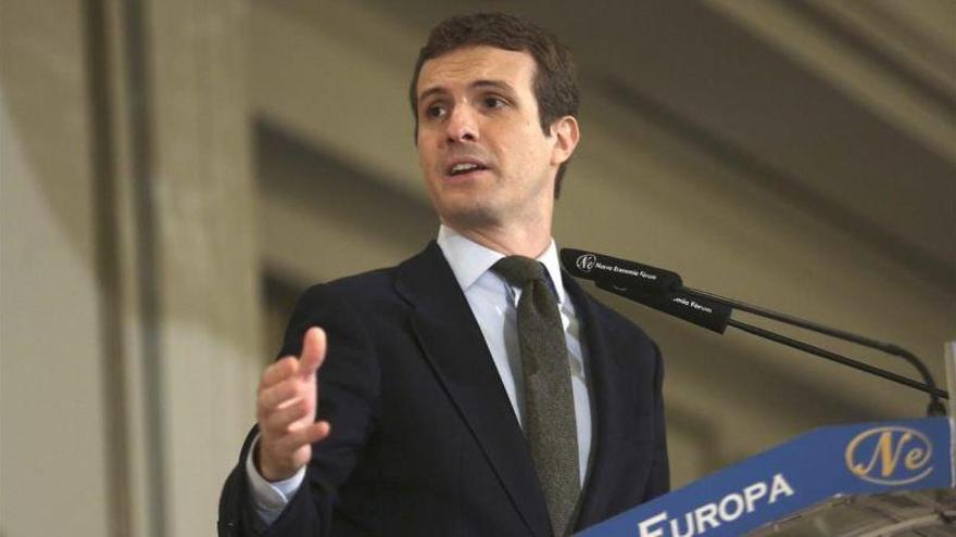 Casado hará &quot;todo lo posible&quot; para evitar el fin del diésel y la gasolina en 2040