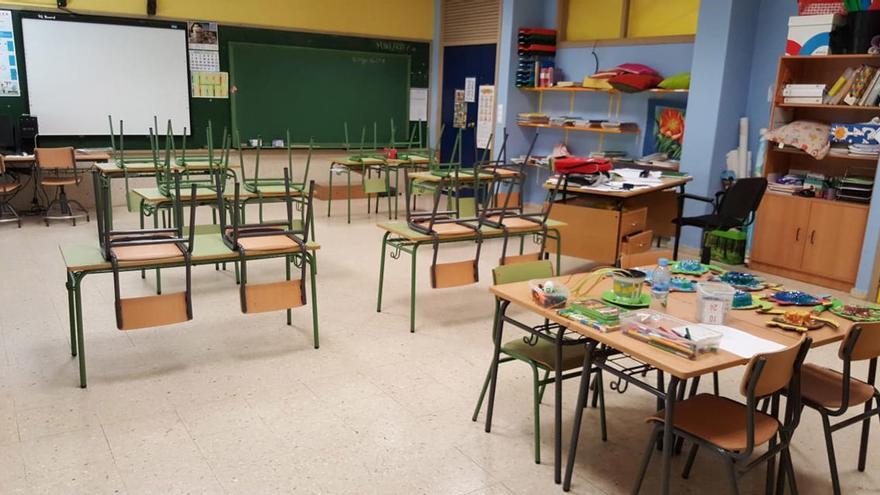 Una aula vacía en un colegio gallego // Gonzalo Núñez