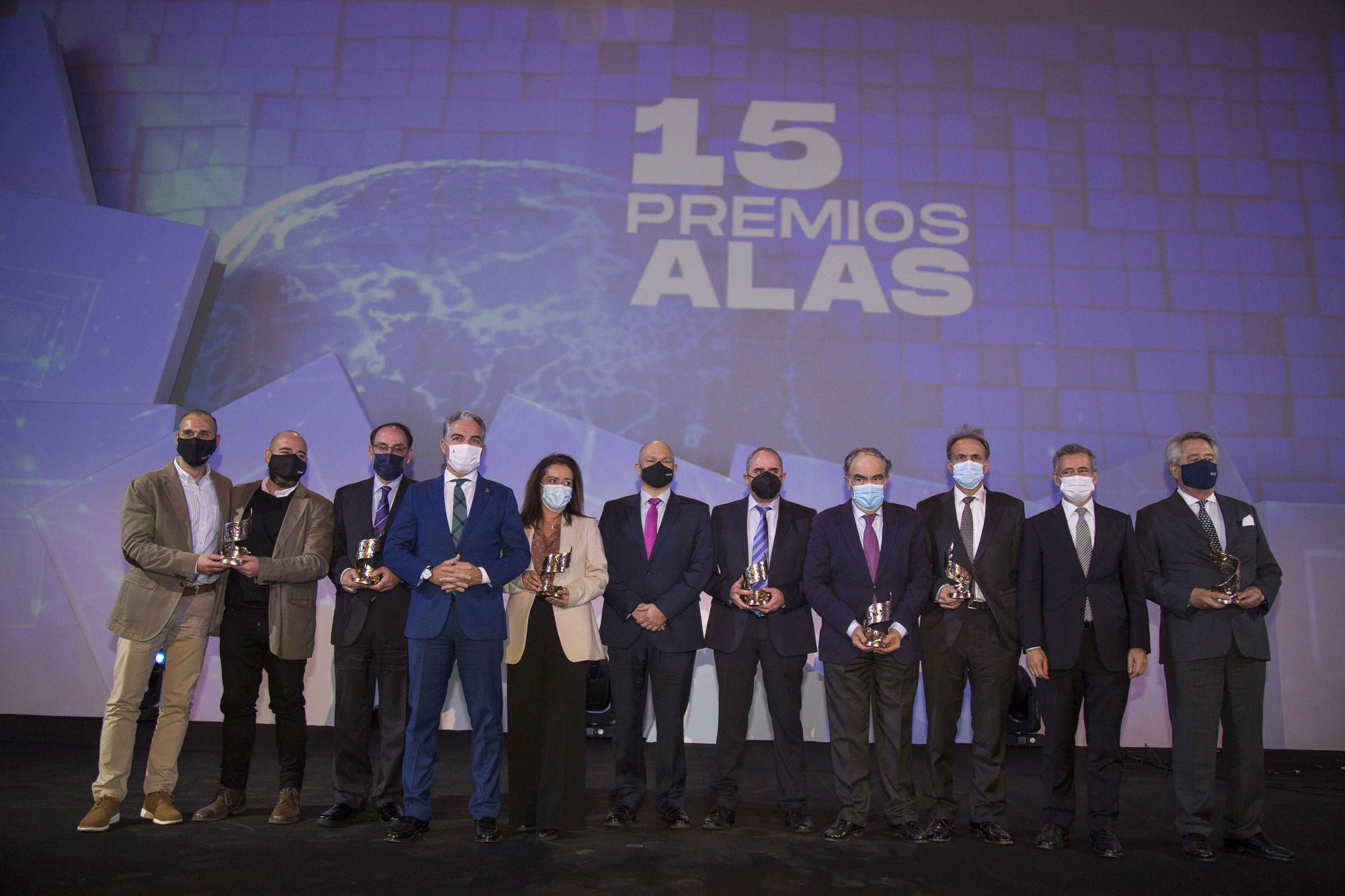 Foto de familia en la entrega de galardones de la 15ª edición de los Premios Alas