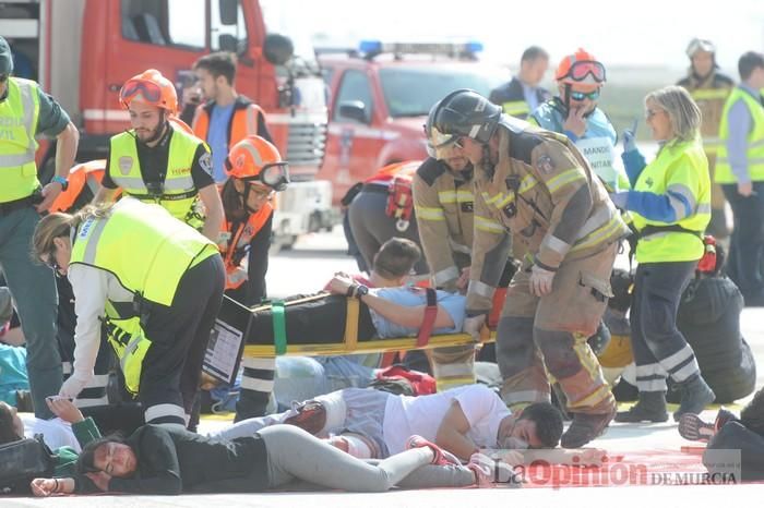 Simulan un accidente aéreo en aeropuerto