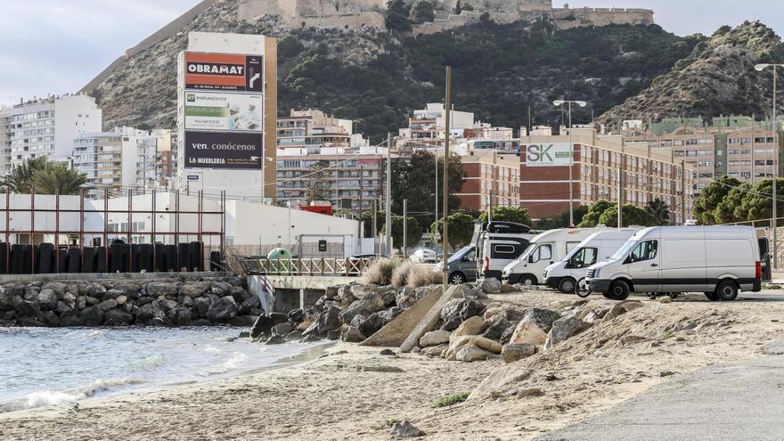 Las autocaravanas ocupan la Cantera ante la falta de instalaciones públicas en Alicante