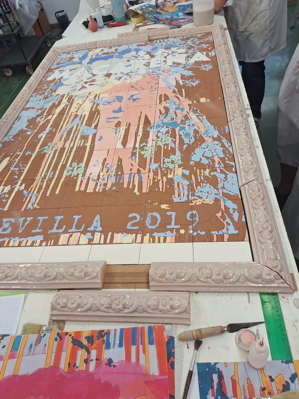 Las imágenes del nuevo retablo cerámico de la Macarena basado en la obra de Manolo Cuervo Las imágenes del nuevo retablo cerámico de la Macarena basado en la obra de Manolo Cuervo