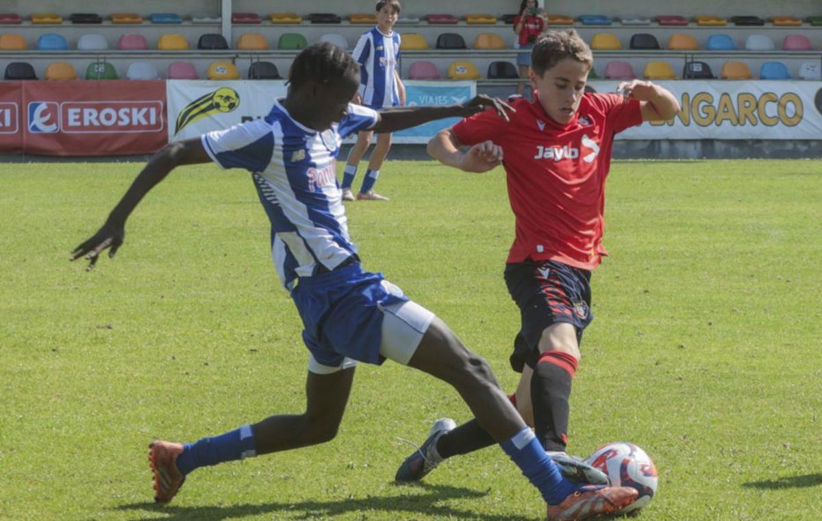 Un lance de la final de la Copa Ribadumia. | IÑAKI ABELLA