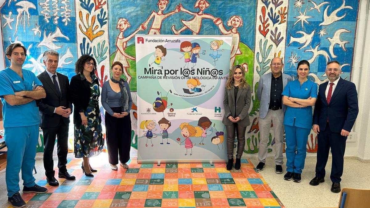 Autoridades municipales y representantes de la Fundación Arruzafa y de entidades que colaboran con la labor social de la fundación.