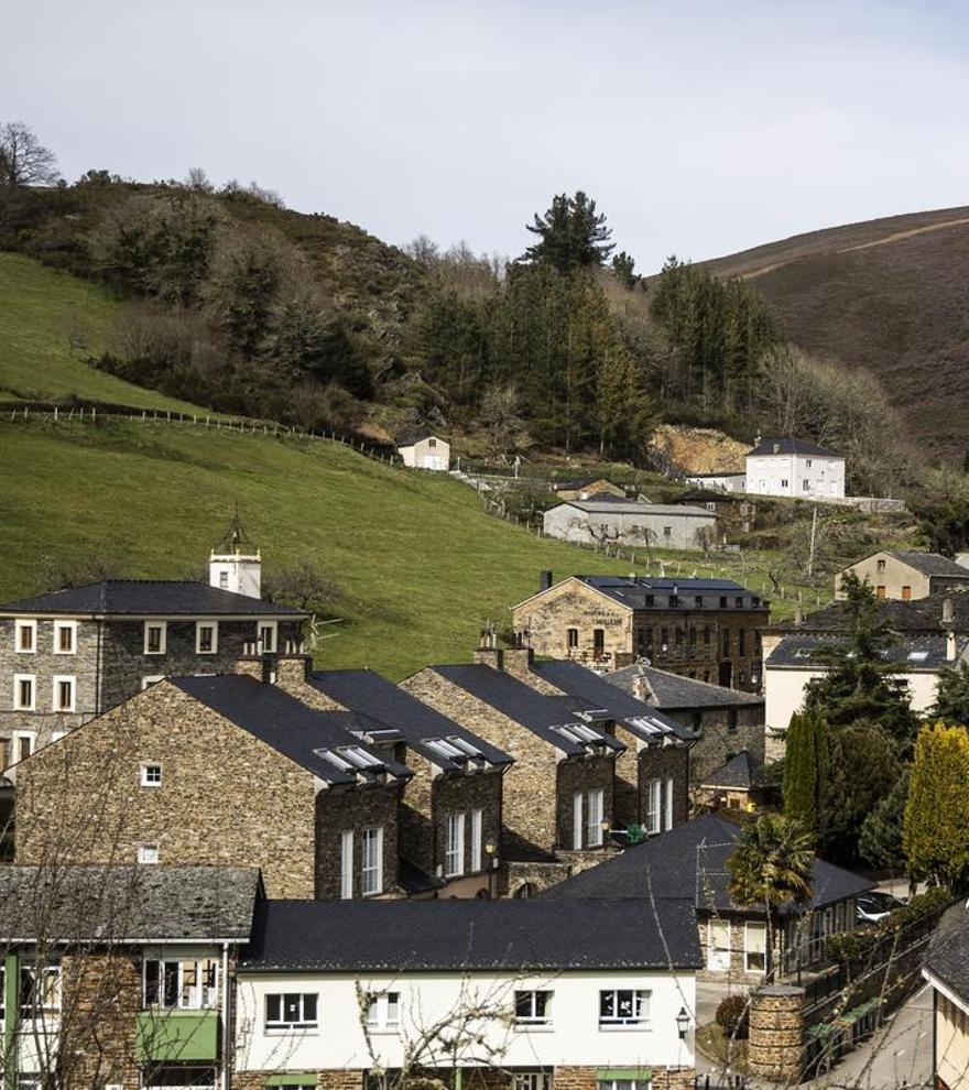 Asturianos en Villanueva de Oscos, un recorrido por el municipio