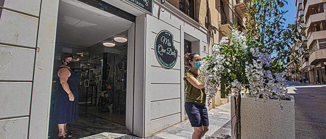 Uno de los comercios de la calle San Lorenzo de Alcoy. | JUANI RUZ