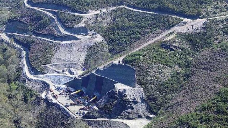 Túnel de O Corno, correspondiente a las dos vías. // FdV