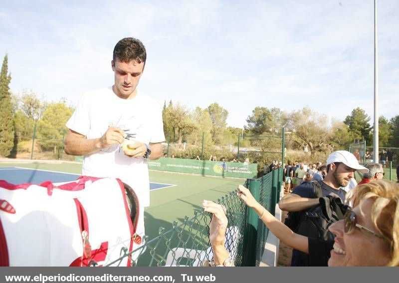 GALERÍA DE FOTOS- Bautista desata la locura peloteando con Ferrer en La Coma