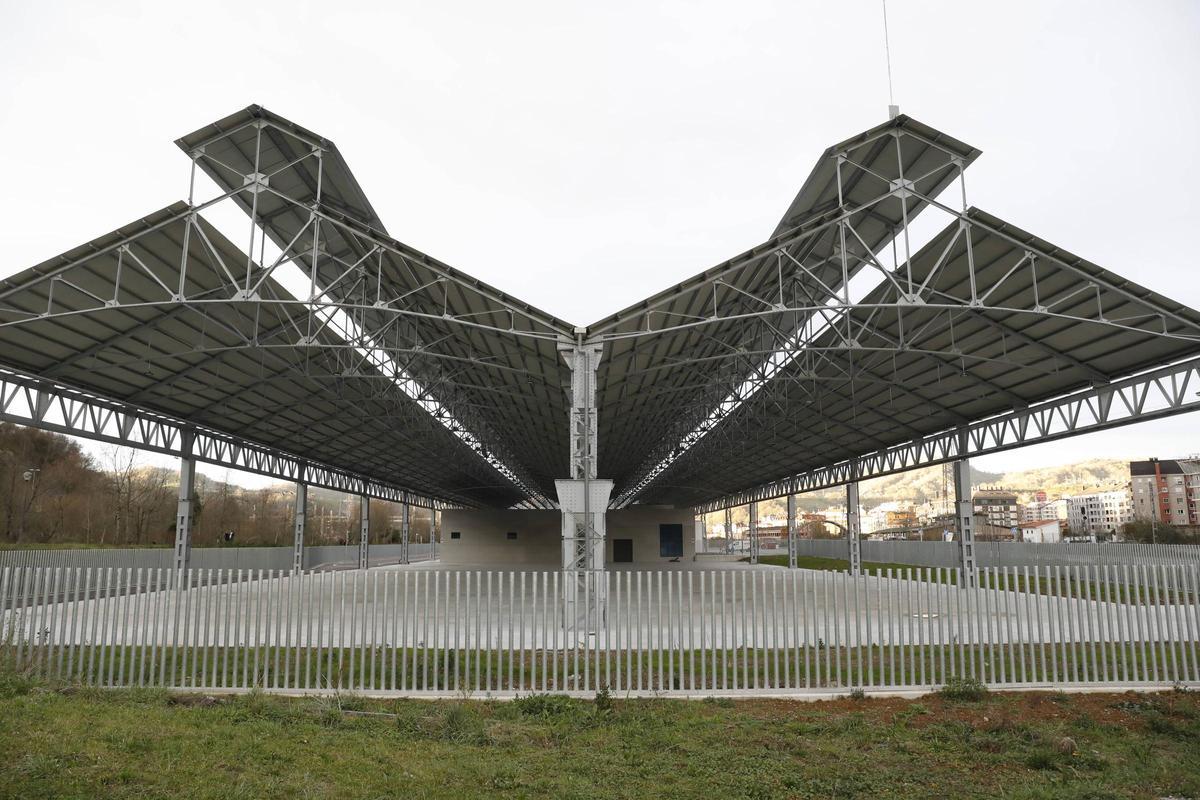 Las naves, esta semana, tras culminar la construcción del recinto ferial.