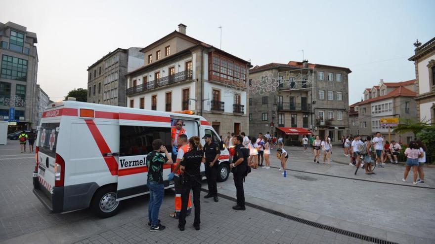 Agentes de la Policía Nacional en una intervención en una tarde de peñas.