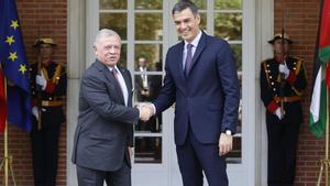 El presidente del Gobierno, Pedro Sánchez, recibe al rey de Jordania, Abdalá II