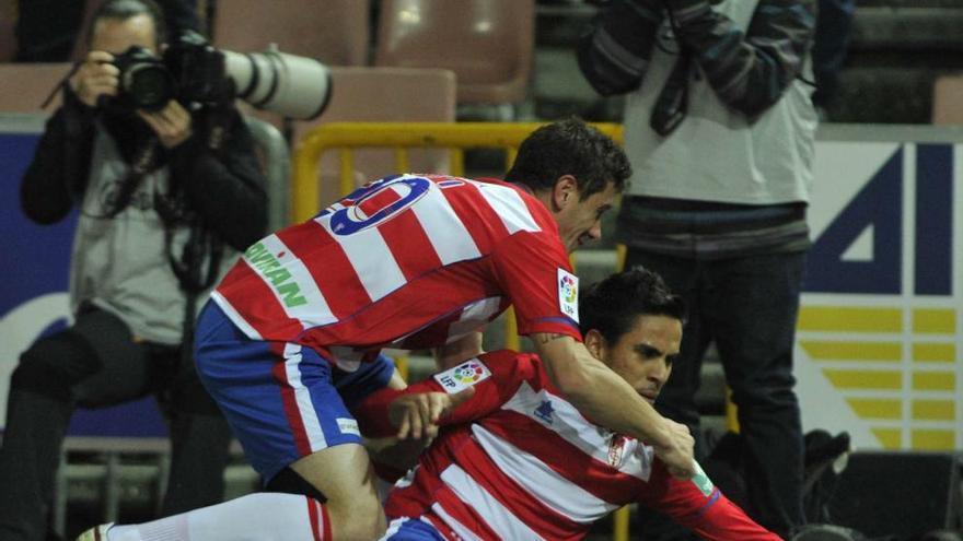 Recio celebra uno de los goles con el Granada.