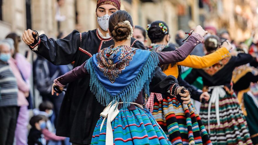 Alcoy da el pistoletazo de salida a su Trilogía del Nadal con el desfile de les Pastoretes