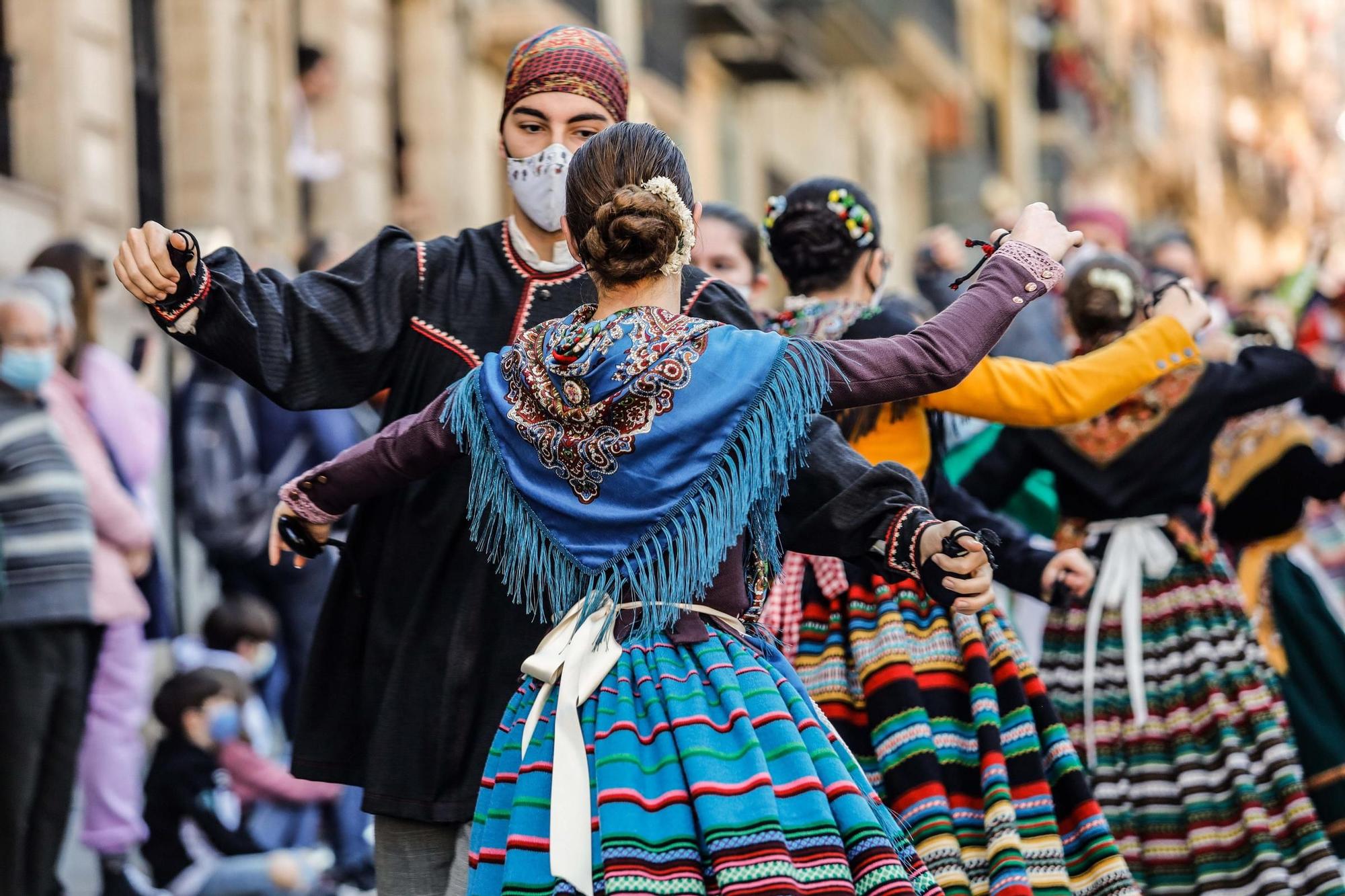 Alcoy da el pistoletazo de salida a su Trilogía del Nadal con el desfile de les Pastoretes