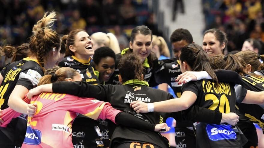 Las &#039;guerreras&#039; celebran su victoria ante Estonia en el Europeo.