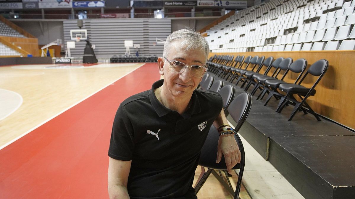Moncho Fernández, en un acte al pavelló de Fontajau.