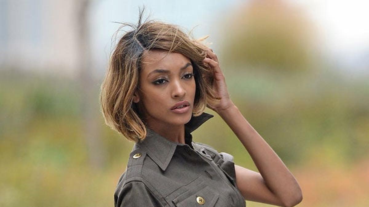 Tendencias primavera 2015: Chaquetas saharianas - Jourdan Dunn