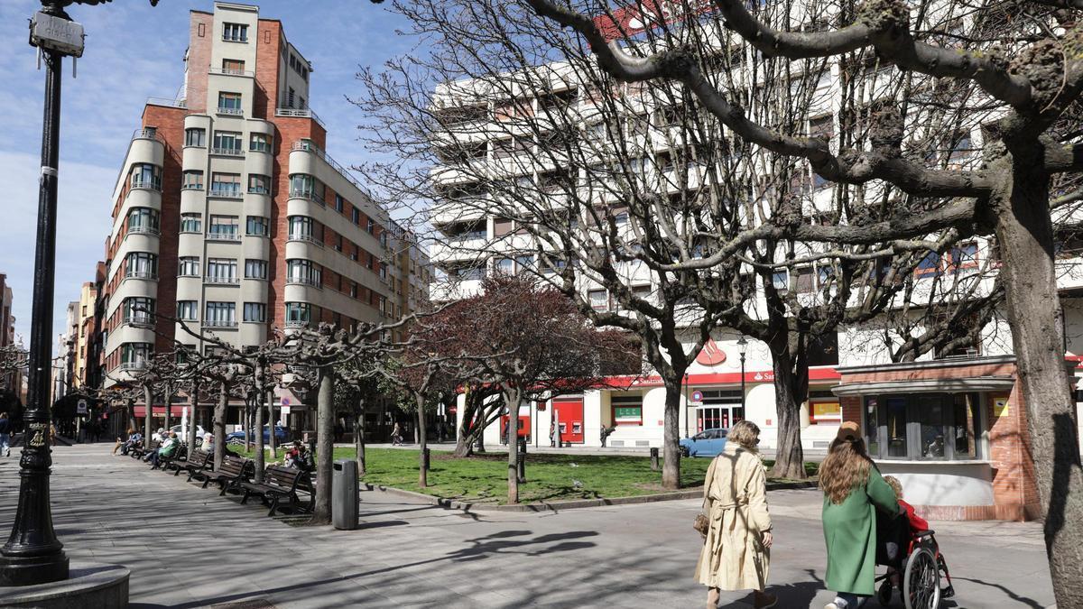 PALIZA GIJÓN MARROQUÍ | Dos jóvenes, uno de ellos menor, dan una paliza a un gijonés para quitarle el teléfono y 15 euros