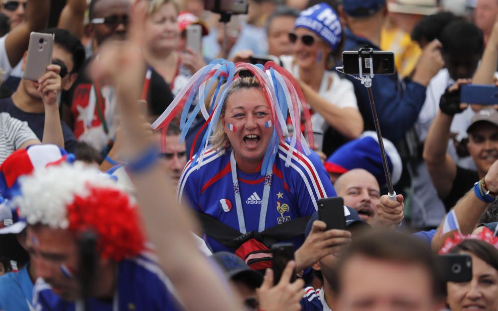 Las aficiones de Francia y Croacia en la final del Mundial