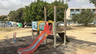 El PSOE denuncia la "alarmante situación" de los parques infantiles de Sant Joan