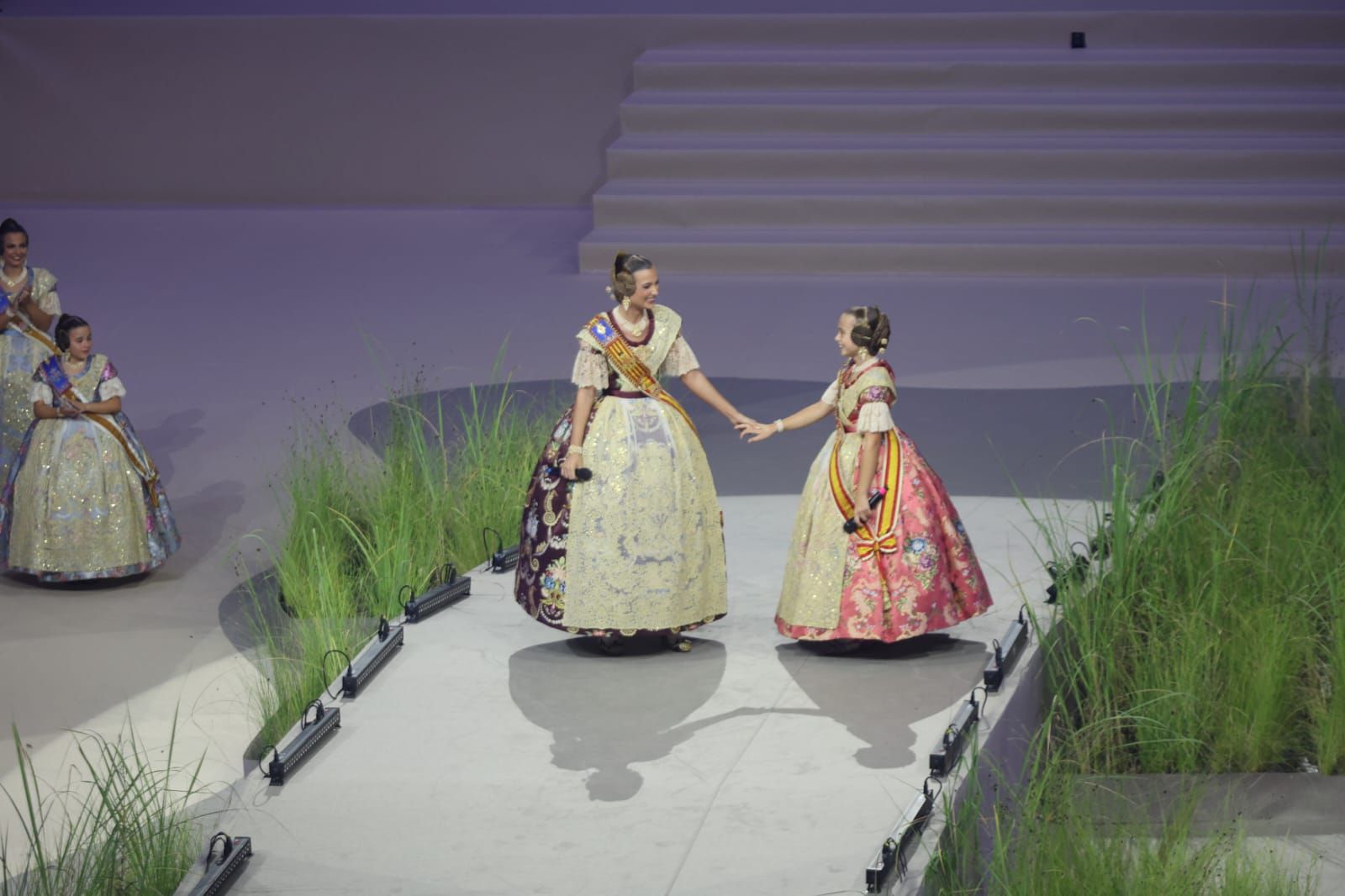 Berta Peiró y Lucía García dicen adiós a su año como falleras mayores de València 2025